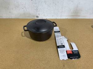 lot 463 image: Mainstays 5qt Oven-Safe Cast Iron Pre-Seasoned Dutch Oven