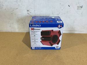 lot 464 image: New Bright (110) Battery Remote Control Chevrolet Silverado Heavy Metal 4X4 Truck 21062U-B Blue