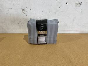 lot 469 image: Egyptian Quality Luxurious Wrinkle Resistant DAMASK Stripe Bed Sheet Set