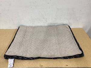 lot 513 image: Vibrant Life Dog Bed, Measures 40 x 33