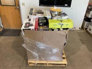 lot 902 image: Wholesale Pallet of Miscellaneous Items