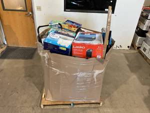 lot 905 image: Wholesale Pallet of Miscellaneous Items