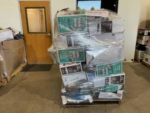 lot 907 image: Wholesale Pallet of Miscellaneous Items