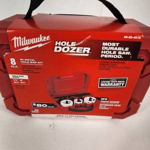 lot 5 image: New Milwaukee 8 Piece Bi-Metal Hole Saw Kit 1-12 2 2 18 And 2 14 New Tooth Design