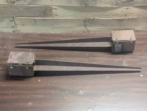 lot 1 image: Pair of 24 Metal 4 x4 Post Anchors