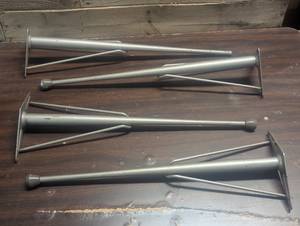 lot 5 image: Set of 4 - 27 Heavy Duty Metal Table Legs
