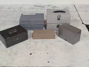 lot 39 image: Set of 8 ChangeCash Boxes - StorageFile - No Keys