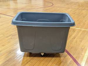 lot 43 image: Poly Box Truck - 8 Bushel, Black - Gray - 3 Casters