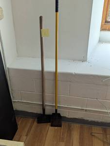 lot 88 image: Pair of Heavy Duty Scrapers - 1 Steel Handle - 1 Wood Handle