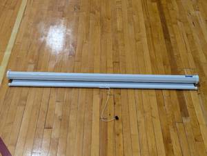 lot 69 image: 60 Pull Down Projection Screen - Da-Lite