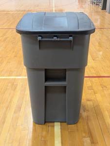 lot 94 image: Brute Rubbermaid Gray 50 Gal Rollout Container wLid
