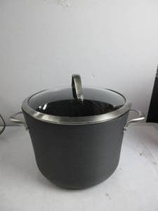 lot 4 image: Calphalon Contemporary Hard-Anodized Aluminum Nonstick Cookware, Stock Pot, 8-quart, Black DAMAGED, SCRATCHES, DENTED SO LID DOES NOT CLOSE, NEW