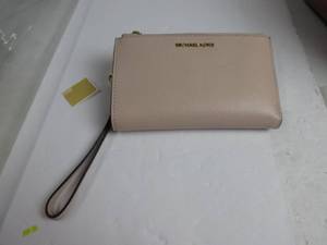 lot 45 image: Michael Kors Adele Double-Zip Wristlet 7 Soft Pink One Size BUTTON IS MISSINGBROKEN, SCRATCHED, LIKE NEW