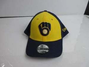 lot 55 image: New Era Milwaukee Brewers Junior Team Classic 39THIRTY Cap, yellownavy SLIGHTTLY USED, SMALL BLUE STAIN ON FRONT