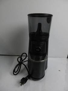 lot 96 image: OXO Brew Conical Burr Coffee Grinder - Matte Black TURNS ON, MISSING SCOOPER, USED