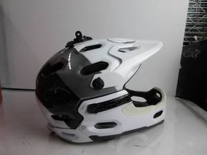 lot 114 image: BELL Super 3R MIPS Adult Mountain Bike Helmet - Gloss WhiteBlack, Large (58-62 cm) USED