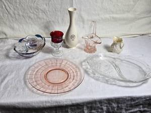lot 243 image: Vintage Glassware and Ceramic including Wabasso Goblet, UMD Vase and More