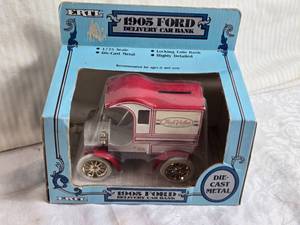 lot 251 image: ERTL 1905 Ford Delivery Car Bank Die-Cast  125 scale