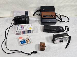 lot 255 image: Vintage Camera Collection including a Canon Sure Shot Owl, Kodak Instamatic 100, and Kodak Colorburst 200 instant camera, Flash Bulbs