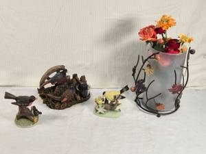 lot 256 image: Assorted Bird Figurines and Decorative Vase with Faux Flowers