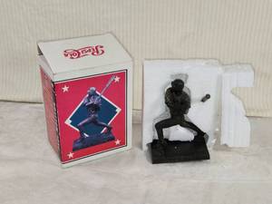 lot 260 image: Vintage Pepsi Cola Paul Molitor Baseball Figurine with Box