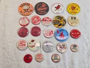 lot 279 image: Vintage Homecoming Buttons from Various Schools