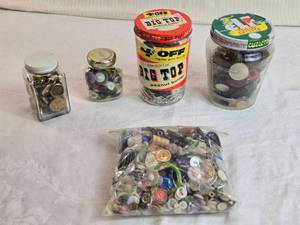 lot 325 image: Lot of Vintage Buttons in Glass Jars and Bag