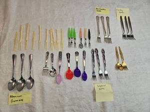lot 333 image: Assorted Vintage and Collectible Flatware - Ben Franklin Hotel, Country Garden, Aluminum Germany, Imperial Korea