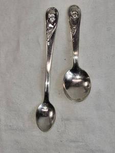 lot 336 image: Winthrop Silverplate Gerber Baby Spoons