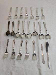 lot 337 image: Carlton Silver Plate Flatware