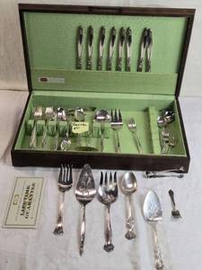 lot 345 image: Lot of 1847 Rogers Bros Silverplate Flatware with Tarnish-Resistant Chest
