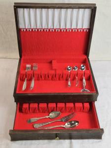 lot 348 image: Vintage Silverware Set in Wooden Box including some Wm. Rogers Overlaid and Winfield