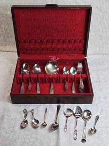 lot 350 image: Set of Vintage Silver-Plated Flatware in Wooden Box some marked with Oneida Community Par Plate and Community.