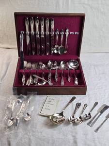 lot 353 image: Tudor Plate and Oneida Community Silverware in Wooden Box