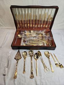 lot 357 image: Gold Electroplated Flatware in Wooden Case mostly Florentine