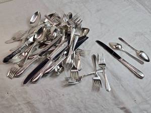 lot 358 image: Lot of Mixed Silverware Including Knives, Forks, and Spoons - Some pieces are marked with Community Plate and Original Rogers Mfg Co,