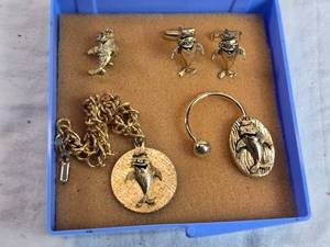 lot 359 image: Lot of Charlie the Tuna Starkist Gold-Toned Jewelry and Accessories