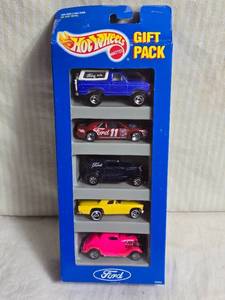 Hot Wheels Ford Gift Pack with 5 Die-Cast Cars