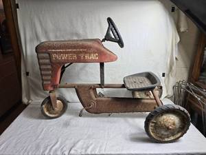 lot 7 image: Vintage AMF Power Trac 502  Pedal Tractor