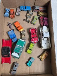 lot 11 image: Vintage Collection of Die-Cast Toy Cars and Trucks