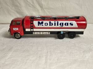 lot 14 image: Vintage Tin Litho Mobilgas Toy Truck