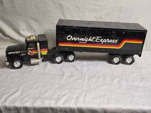 lot 20 image: Nylint Vintage Overnight Express Semi Truck and Trailer