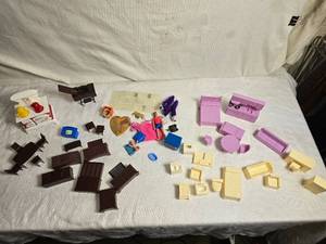 lot 39 image: Dollhouse Miniature Furniture Collection