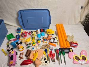 lot 41 image: Assorted Vintage Toys and Miniatures