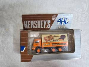 lot 59 image: Hersheys American Highway Legends Die-Cast Model Truck 164