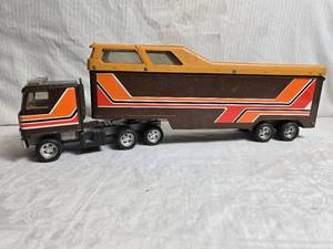 lot 62 image: Vintage Ertl Diecast Toy Tractor Trailer Truck with Cabover Design