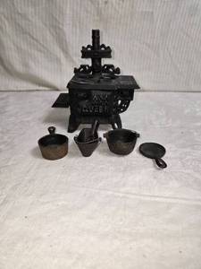 lot 66 image: Miniature Cast Iron Toy Stove with Accessories
