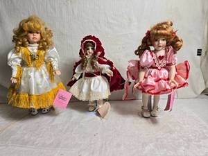 lot 90 image: Lot of 3 Paradise Galleries Porcelain Dolls with Authentic Costumes including Little Red Riding Hood