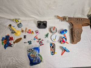 lot 108 image: Vintage Toys, Viewfinder, and Leather Holster