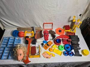 lot 109 image: Vintage Toy Parts and Accessories